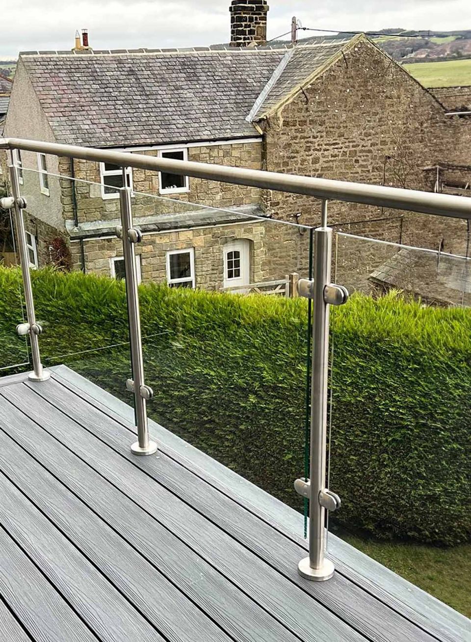 GLASSVUE-LTD-stainless-steel-glass-balustrade-1600x1175