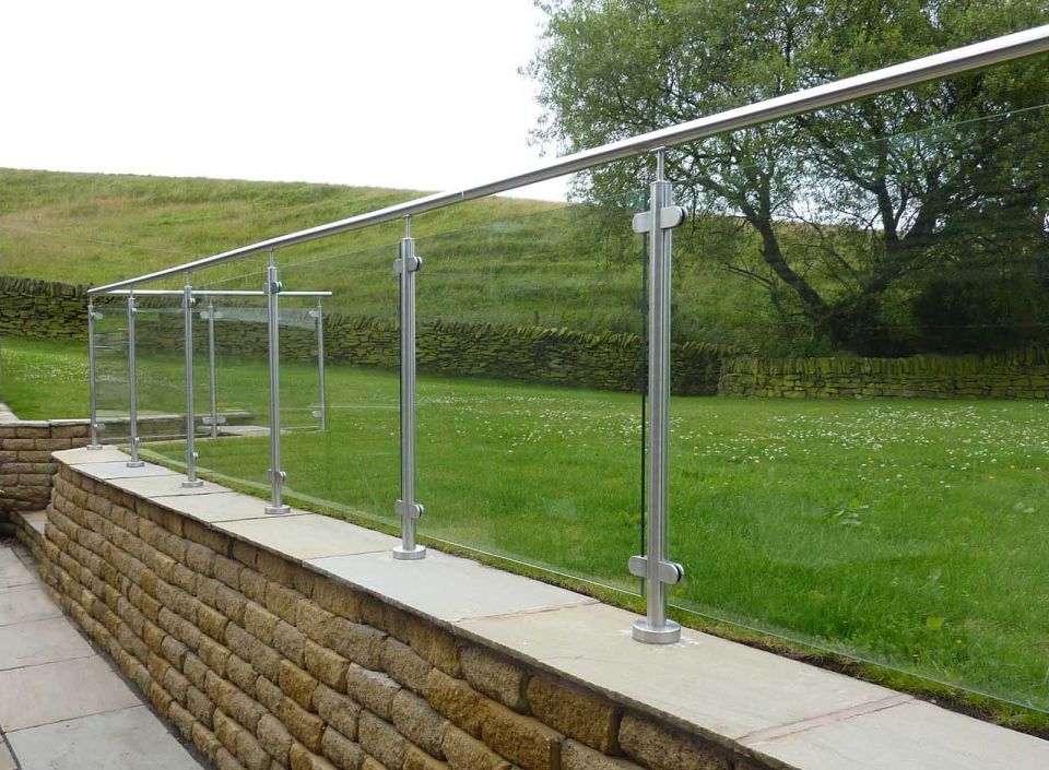 GLASSVUE-LTD-stainless-steel-glass-balustrade-03