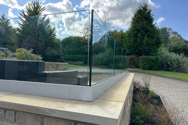 glassvue-frameless-glass-railings1800x1200