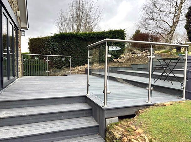 glassvue-stainless-steel-posts-glass-handrail