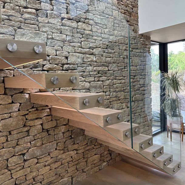 glassvue-floating-stairs-and-glass