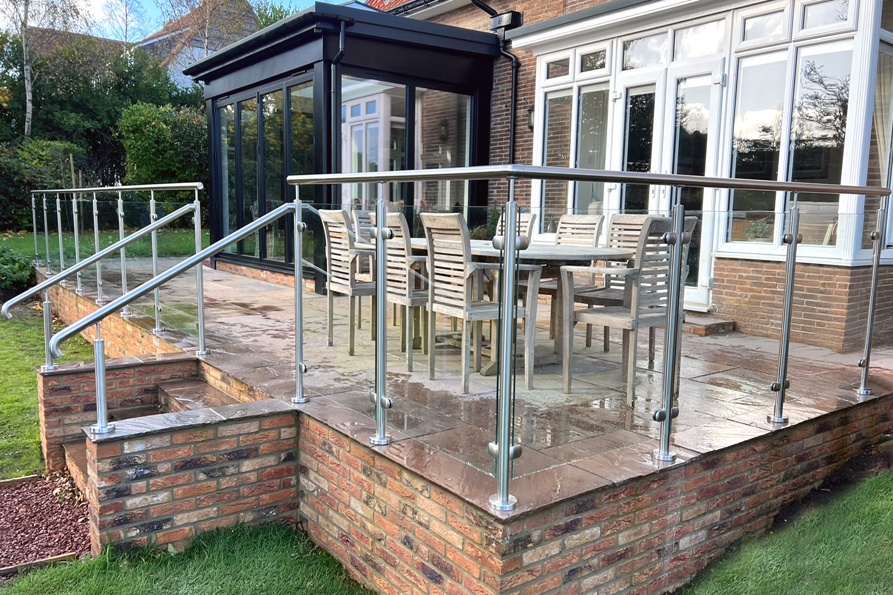 Glassvue-stainless-steel-balustrade-for-outdoor-living-1800x1200-2