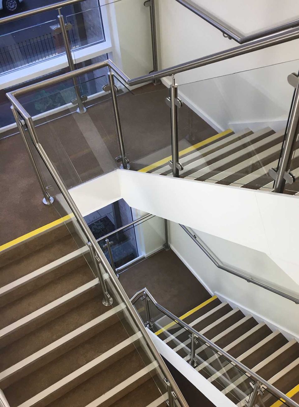 GlassVue-steel-glass-stairs-02