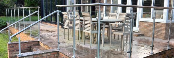 Glassvue-stainless-steel-balustrade-for-outdoor-living-1800x1200-2