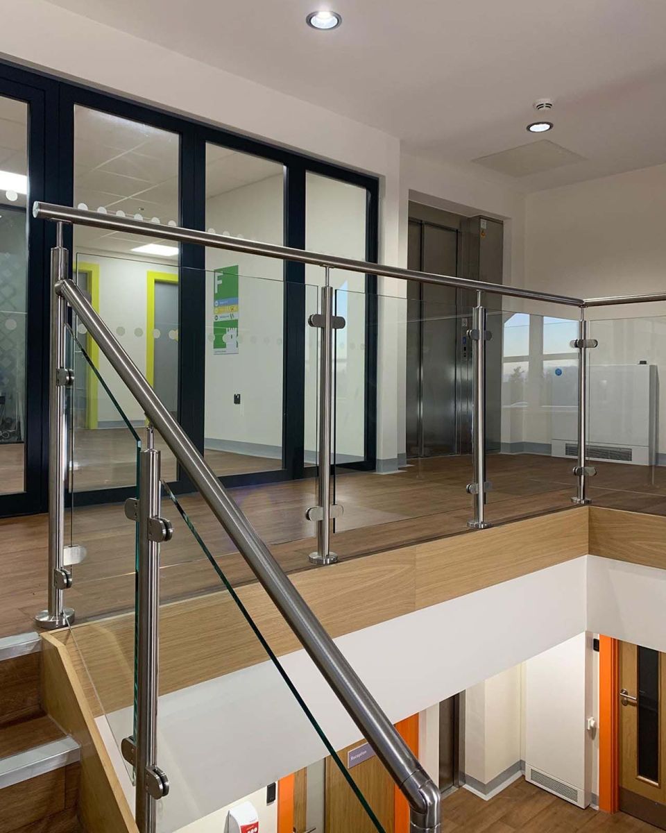 GlassVue-steel-glass-stairs-04