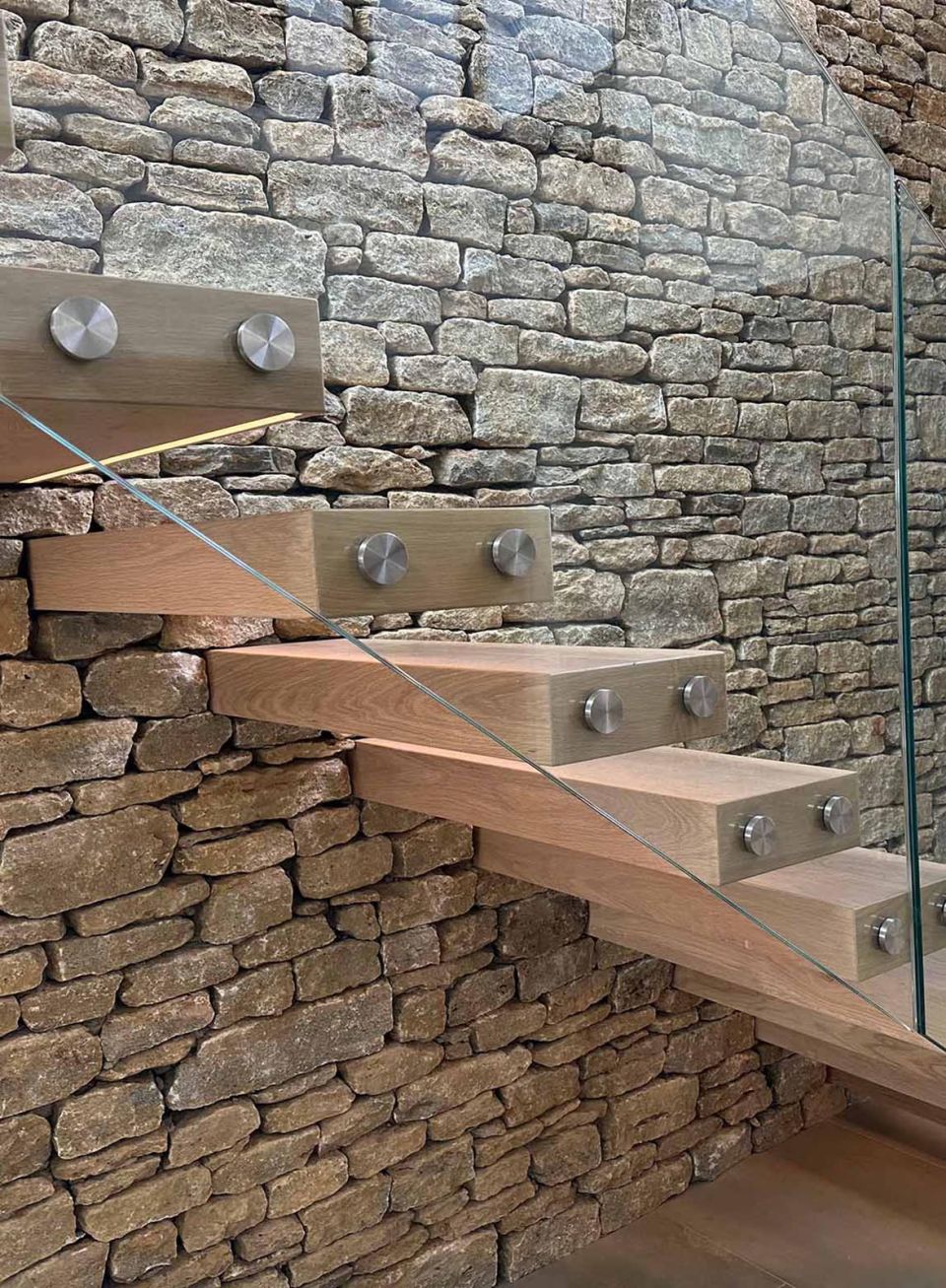 glassvue-floating-stairs-and-glass-1600